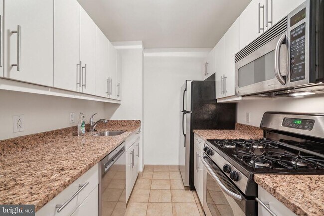 Foto del edificio - 219-29 S 18th St