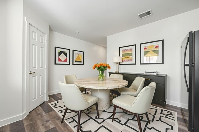 Foto del edificio - 12603 Telge Rd