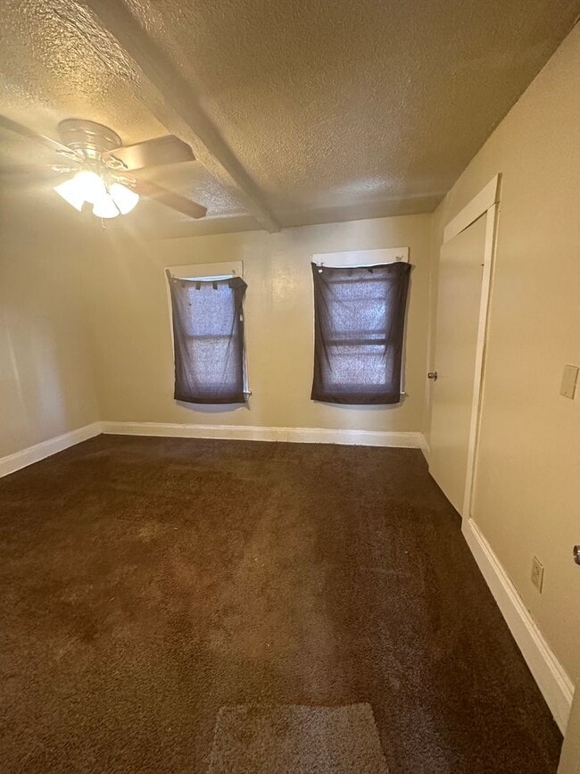 Building Photo - 2bd Single Cash Pay