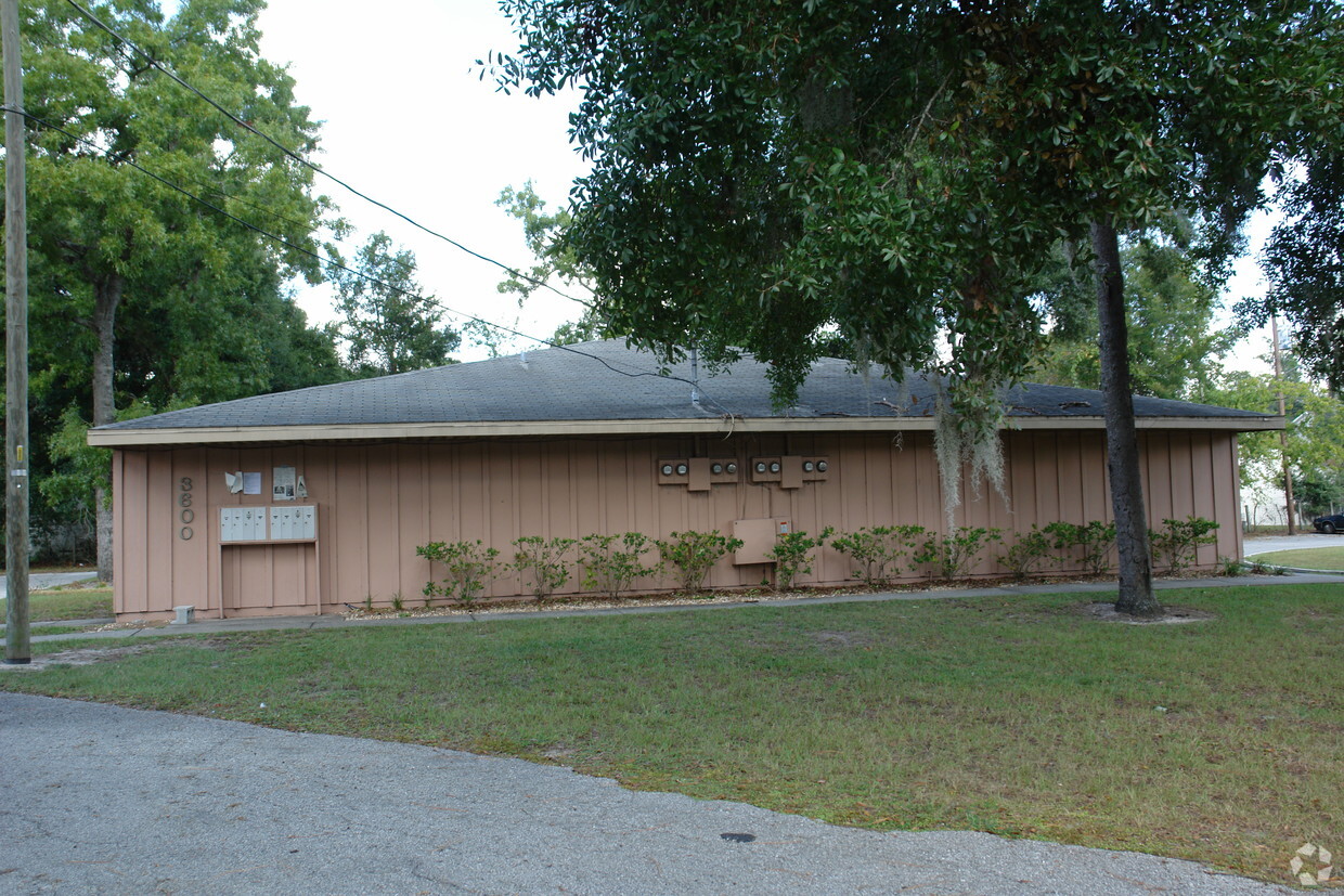 Primary Photo - WINDSOR COURT APARTMENTS