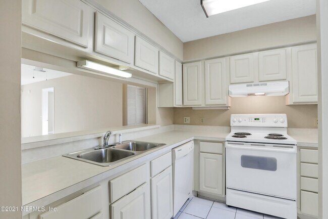 Building Photo - 5615 San Juan Ave