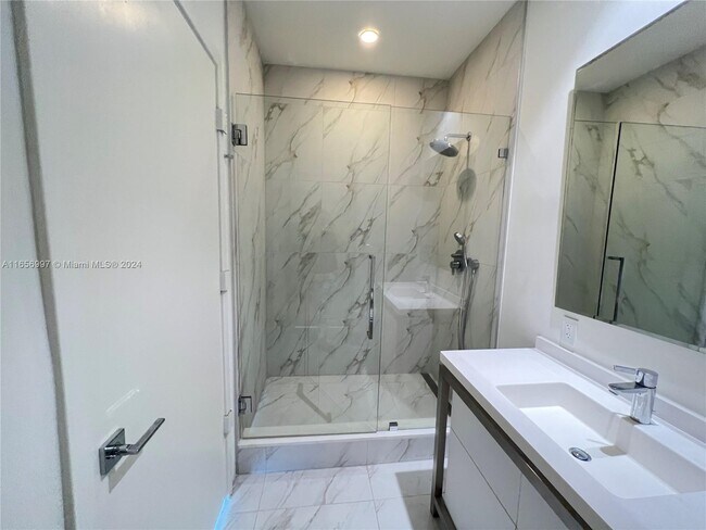Foto del edificio - 2000 Metropica Wy