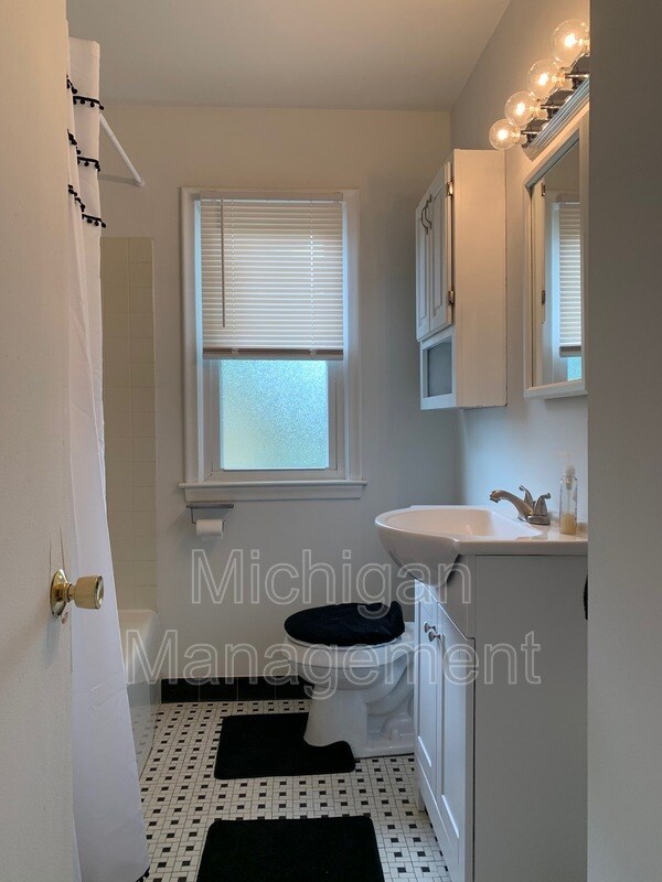 Foto del edificio - 32469 Rosslyn Ave