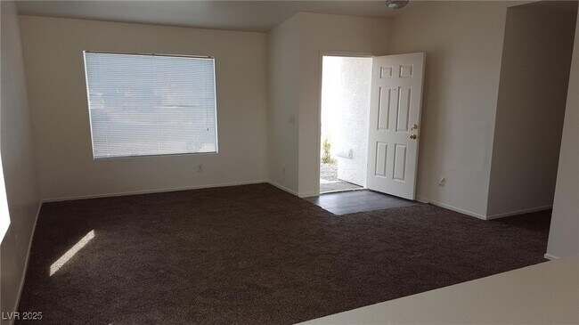 Foto del edificio - 5228 Shasta Daisy St