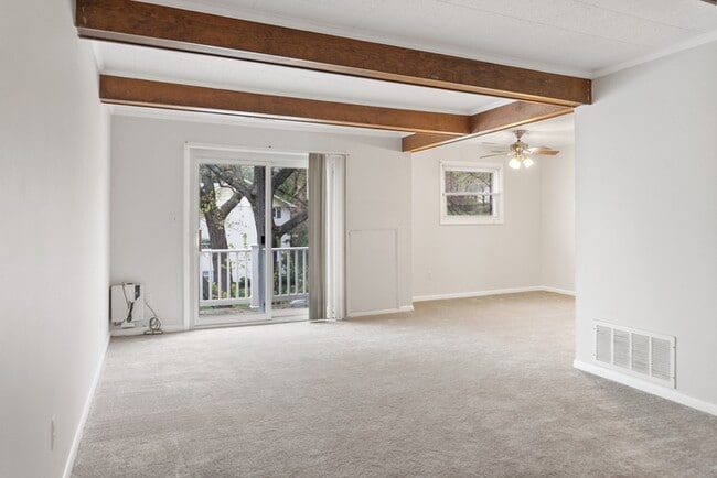 Photo - 5 Warren Lodge Ct House