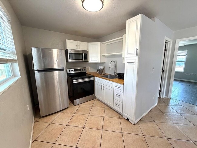 Building Photo - 999 Dr. M.L.K. Jr St S