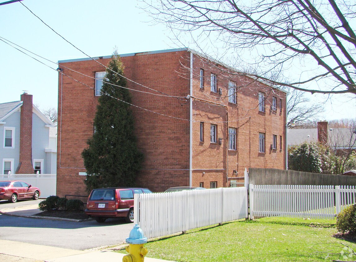 Building Photo - 2814 13th St S