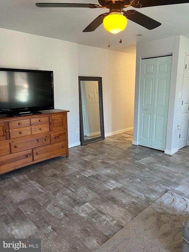Foto del edificio - 4310 Eastview Ln
