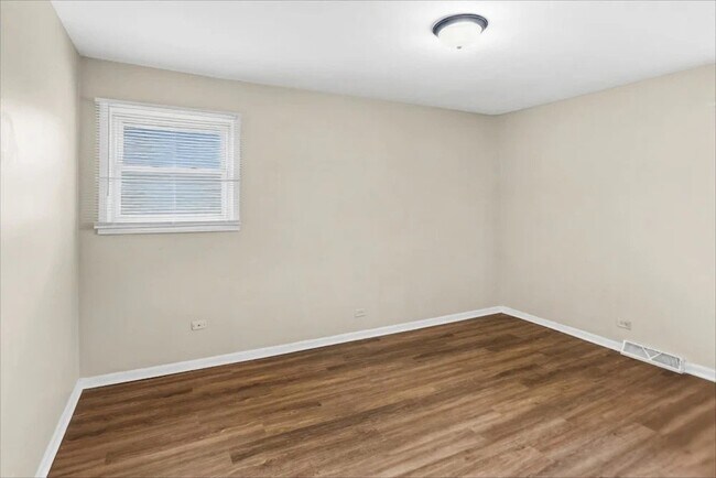 Building Photo - 8305 Londonderry Ln