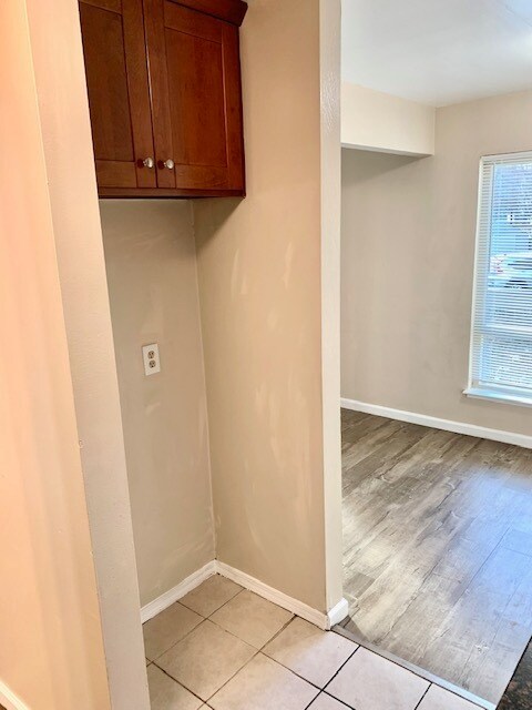 Building Photo - Nice 2 bed, 1.5 Bath Condo with Garage in ...