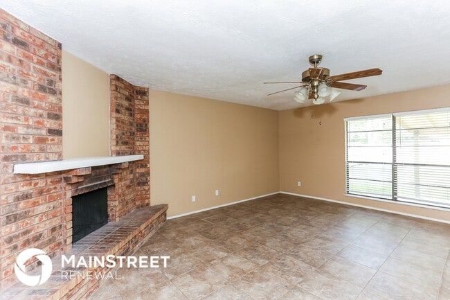 Foto del edificio - 6412 Sandhurst Ln E