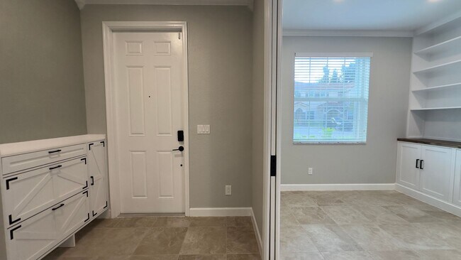 Foto del edificio - Charming 2-Bed Townhouse with on Ashley River Road!