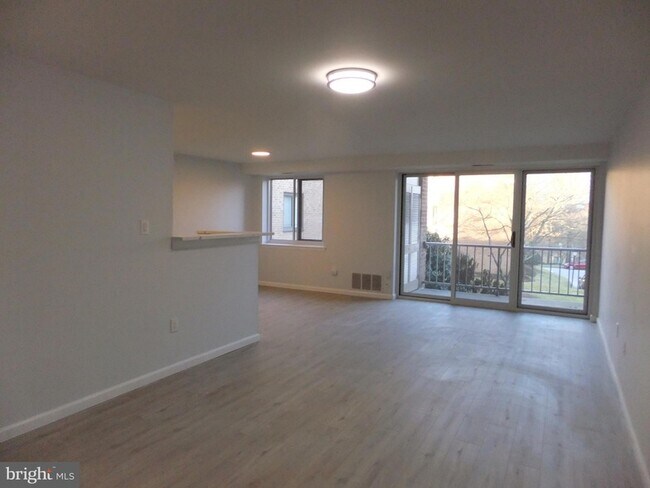 Foto del edificio - 1640 Oakwood Dr
