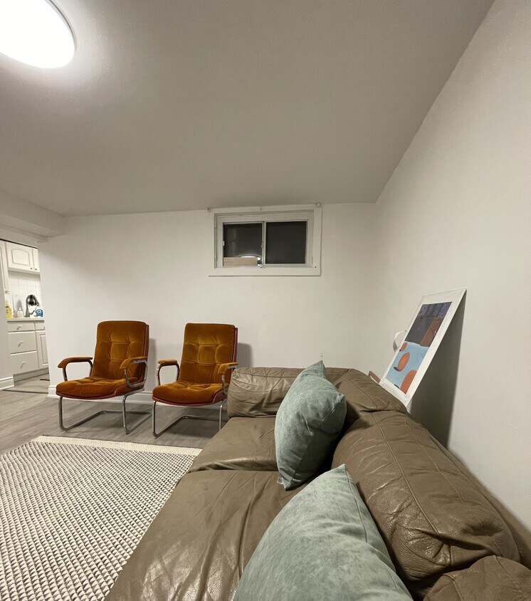 Photo principale - Great lower level apartment!