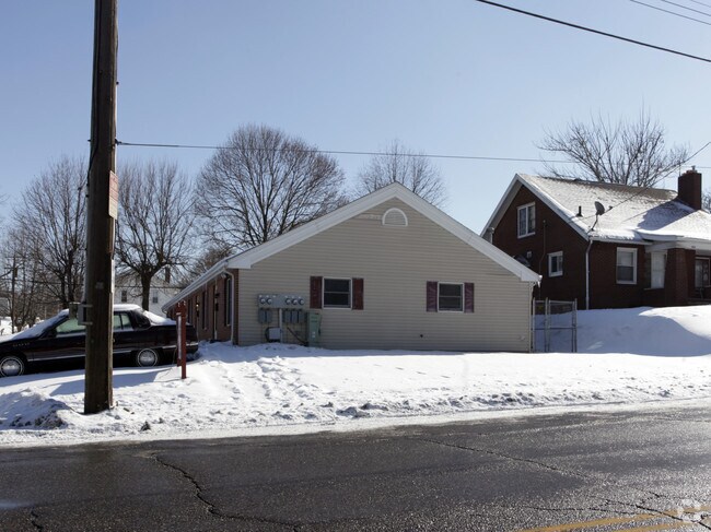 Building Photo - 524 Belden Ave NE