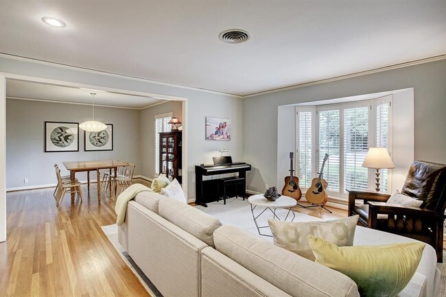 Building Photo - 6203 Valley Forge Dr