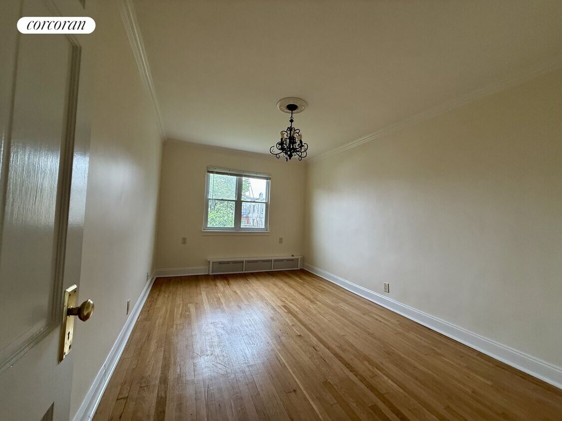 Foto principal - 48-10 28th Ave