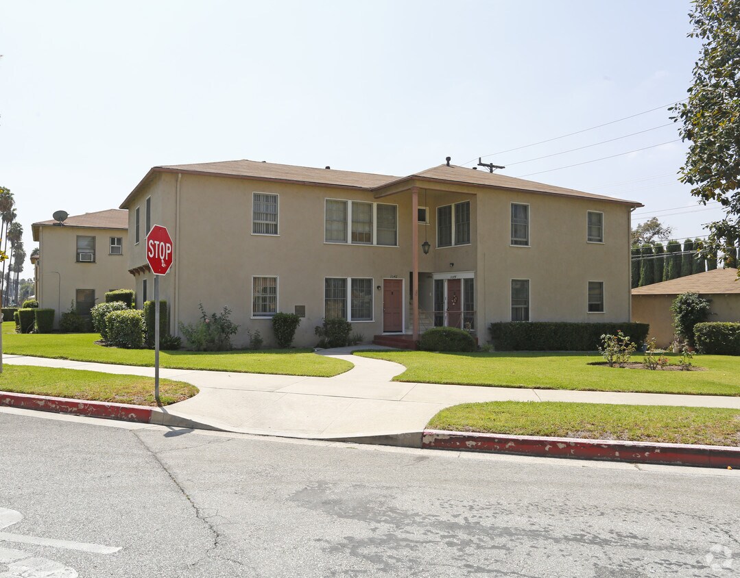 Foto del edificio - 1042-1044 W Glenoaks Blvd