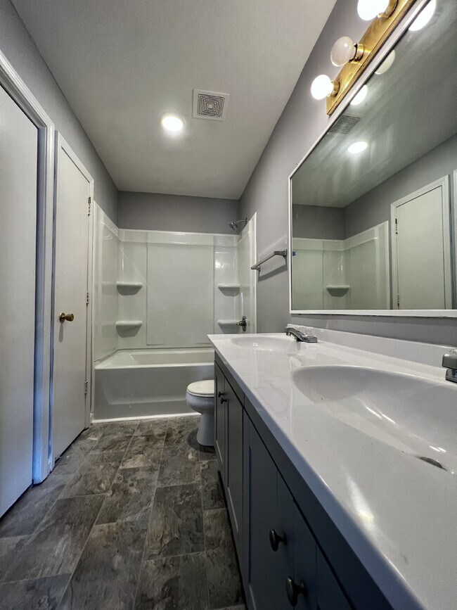 Foto del edificio - 374 JACK MILLER BLVD UNIT A