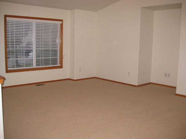 Building Photo - Beautiful 3 Bedroom 2 Bath Located in SW Corvallis!