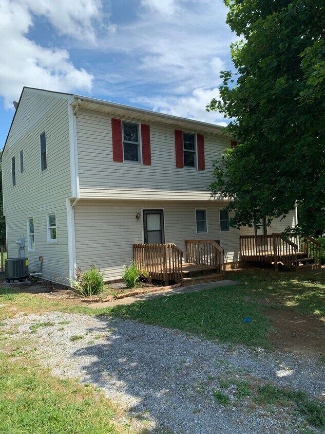 Foto principal - 3 Bedroom 2.5 Bath Duplex