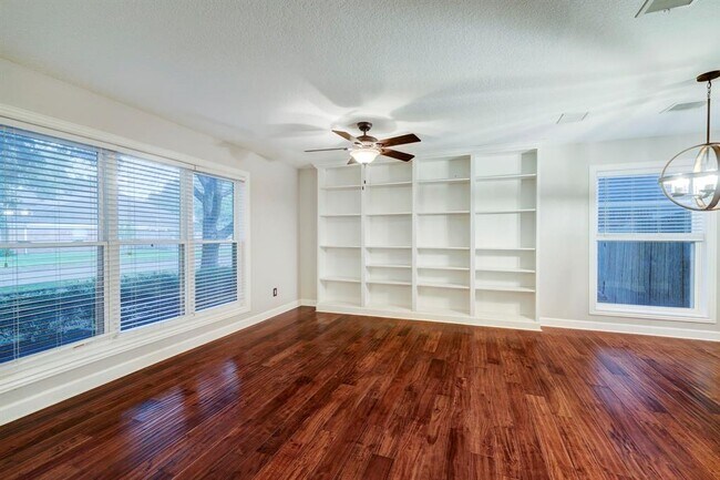 Building Photo - 22831 Rainbow Bend Ln