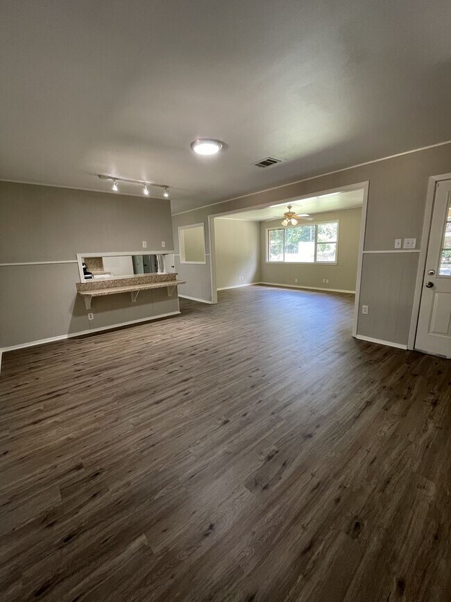 Foto del edificio - 3 bed 2 bath Home for Rent in Monroe | Pel...