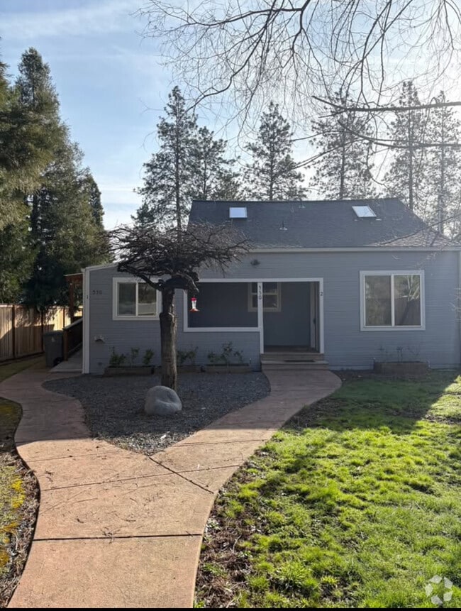 Building Photo - 550 Ray Ln