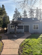 Building Photo - 550 Ray Ln