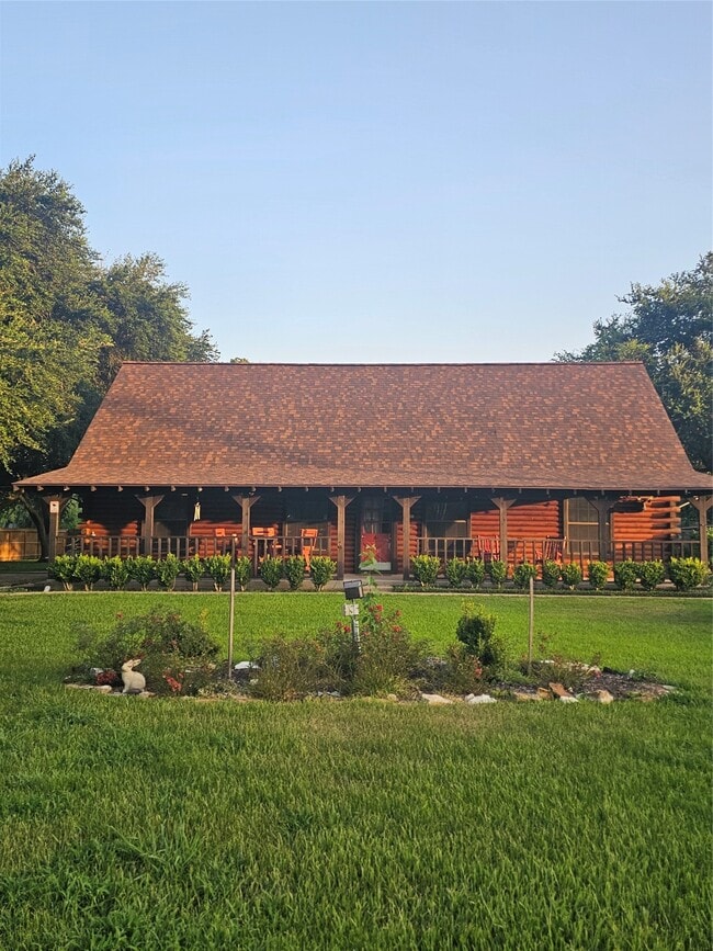 Building Photo - 2612 Primrose Dr