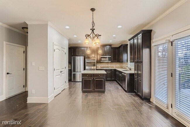 Foto del edificio - 5 br, 5 bath House - 8955 Shalford Ct