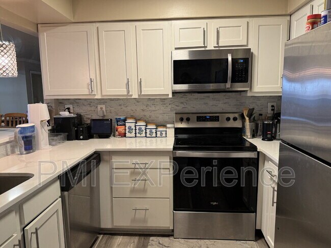 Building Photo - 5832 Holly Springs Dr W