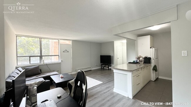 Building Photo - 207-3085 Queen Frederica Dr
