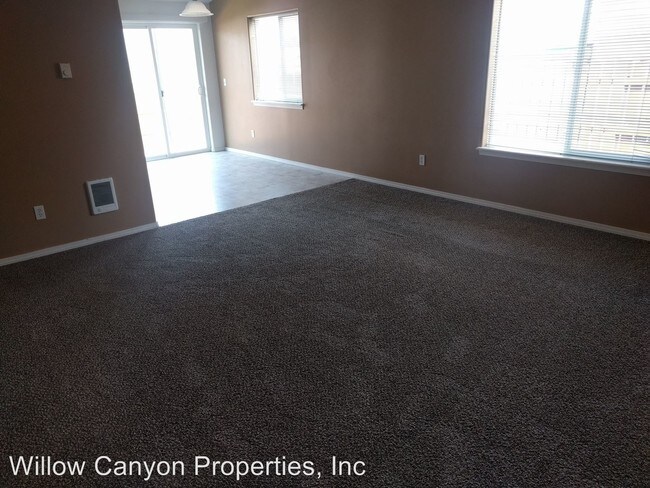 Foto del edificio - 808 SE Maui Ln