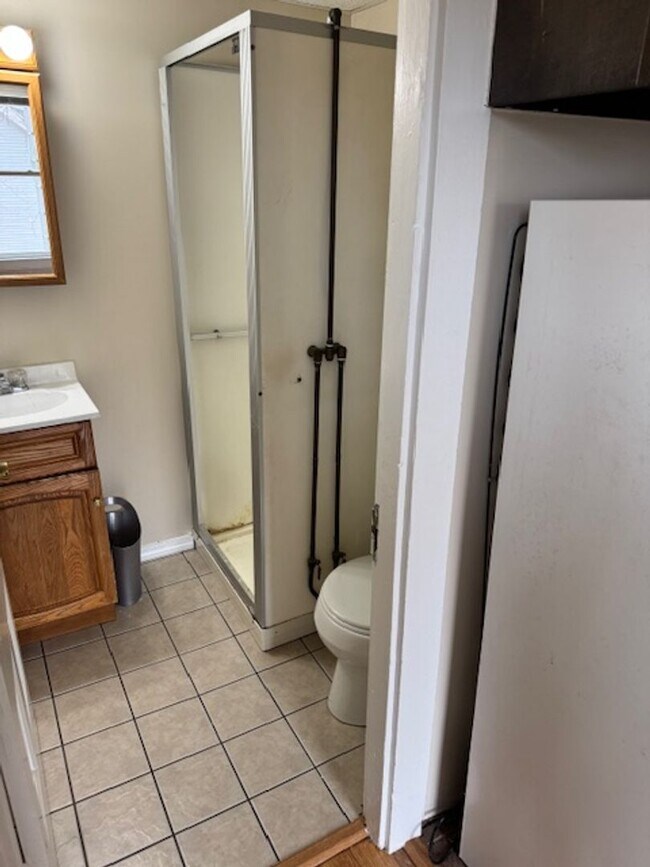 Building Photo - 38 Oak St