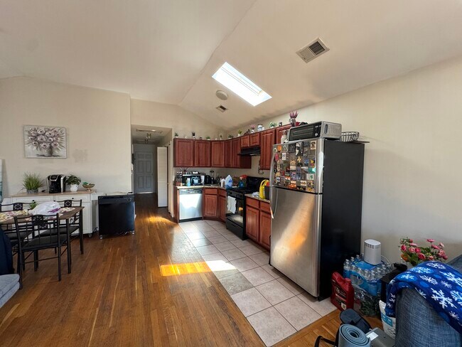 Foto del edificio - 320 Claremont Ave