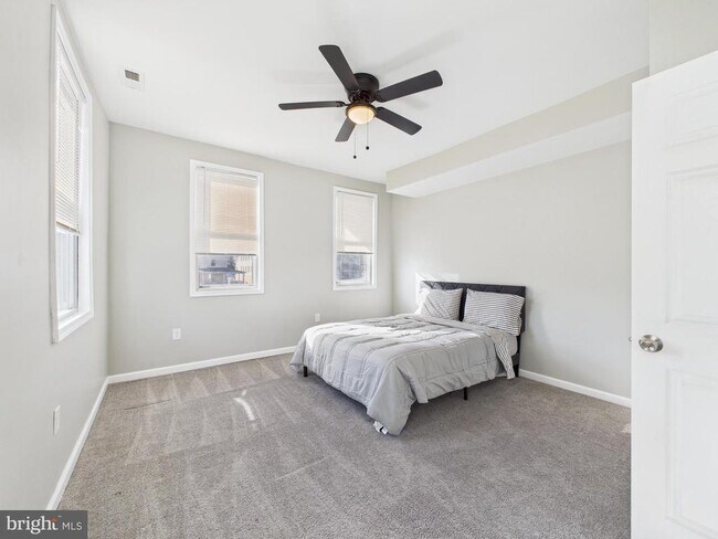 Foto del edificio - 300 W Chesapeake Ave