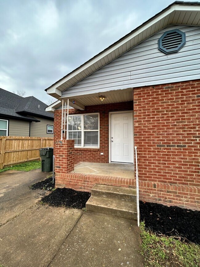 Building Photo - Duplex in the Heart of Southside - 2 bed | 1.5 baths