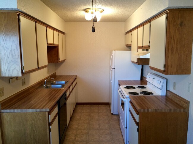 Kitchen - 6200 SW 26th Ct