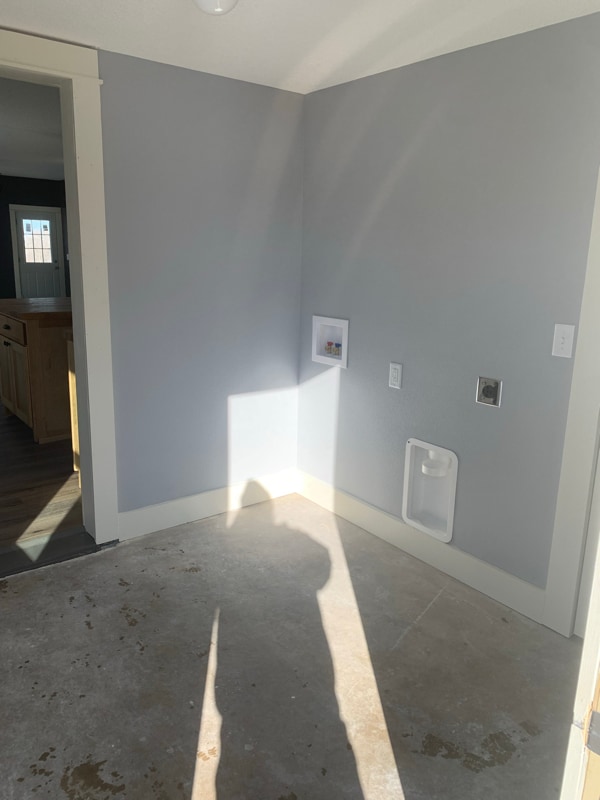 Building Photo - 603 E 1st St