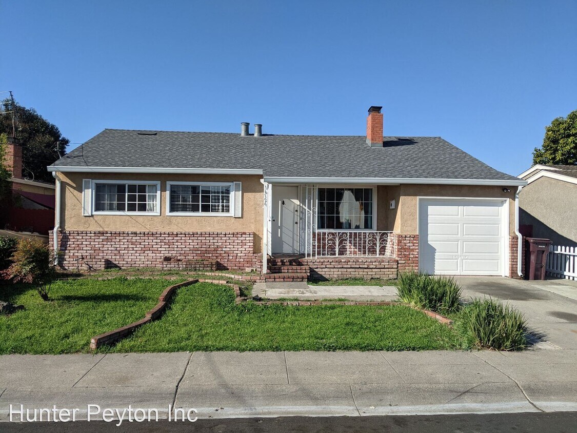 Primary Photo - 4 br, 2 bath House - 16129 Yale Ave
