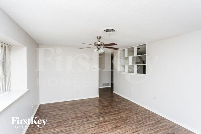 Foto del edificio - 2711 Bellaire Ct