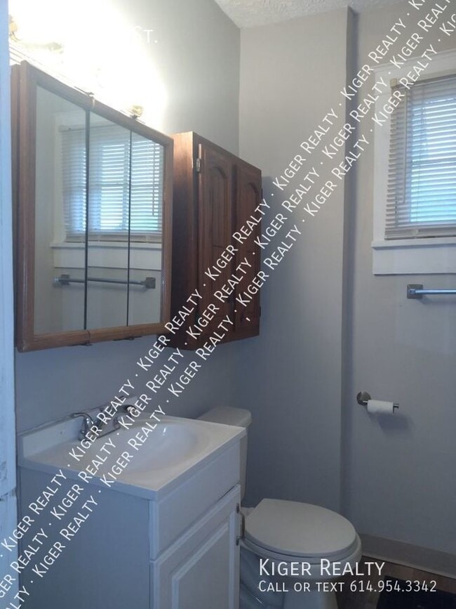Building Photo - 3 Bedroom, 1 Bathroom Home
