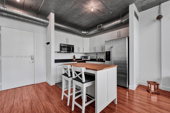 Building Photo - 690 SW 1st Ct