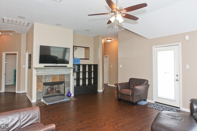 Foto del edificio - 511 Plantain Ln
