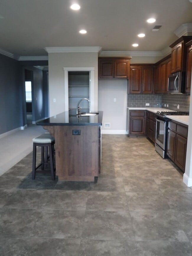Foto del edificio - Lovely 4 Bedroom Home!