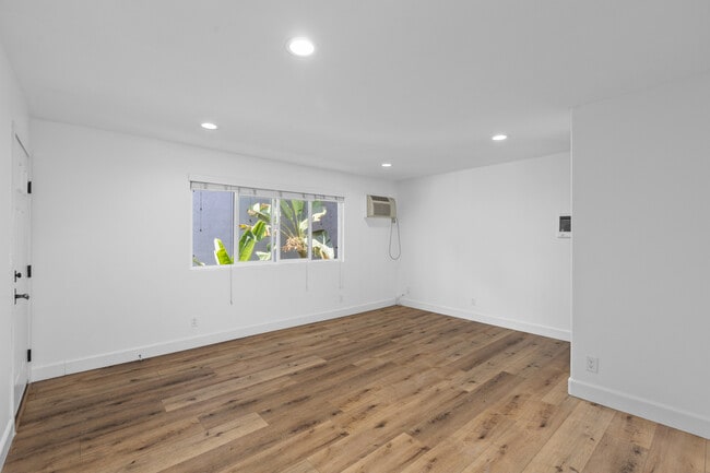 Building Photo - 725 Washington Heights Rd