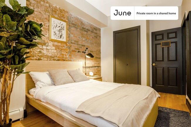 Building Photo - Private bedroom in 3 bed/1 bath Home