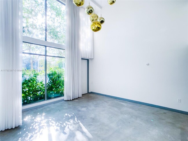 Foto del edificio - 163 N Shore Dr