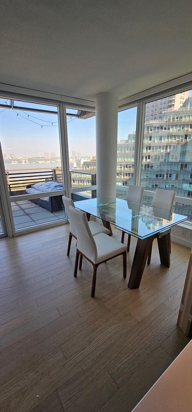 Foto del edificio - 646 11th Ave